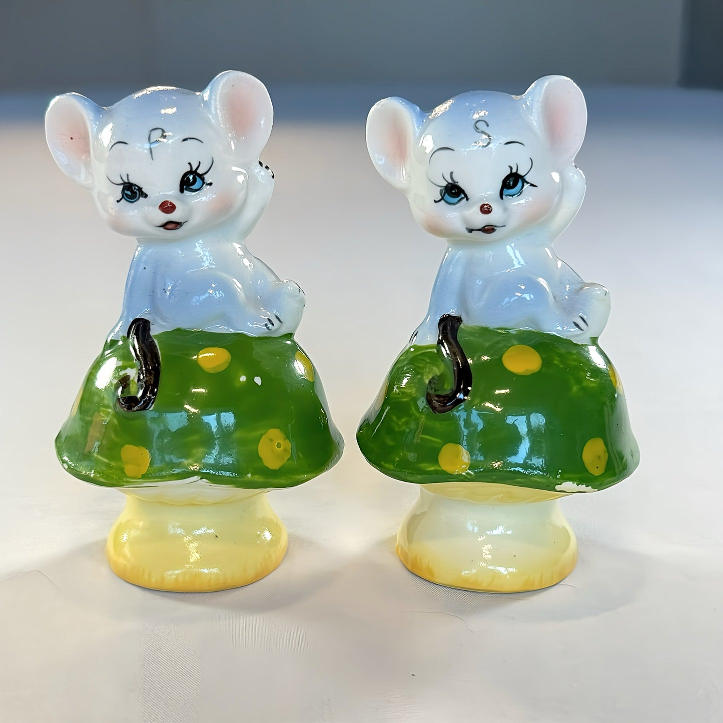 Salt & Pepper Figurine Collextion